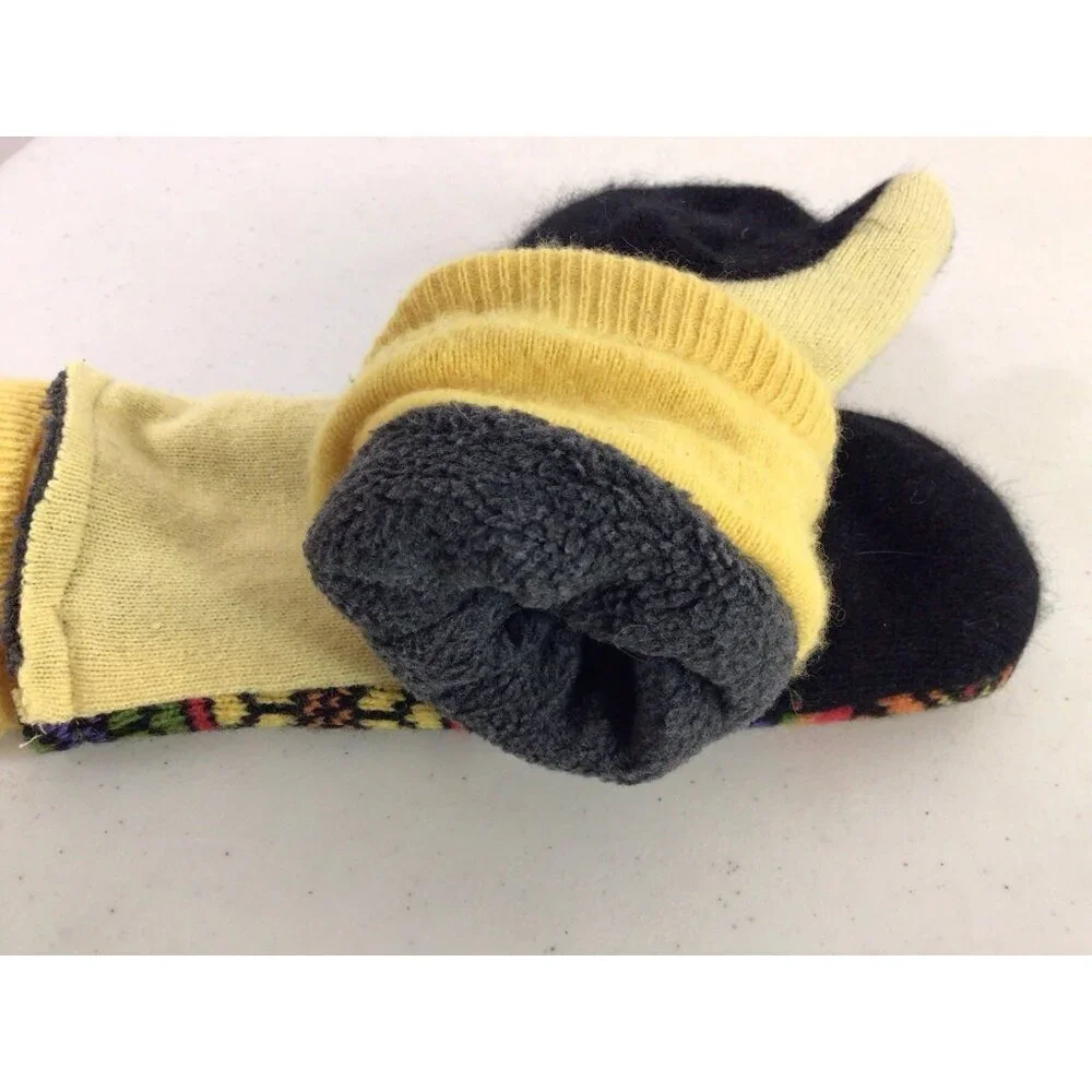 Handknit Wool Mittens Nordic Print Womens Medium